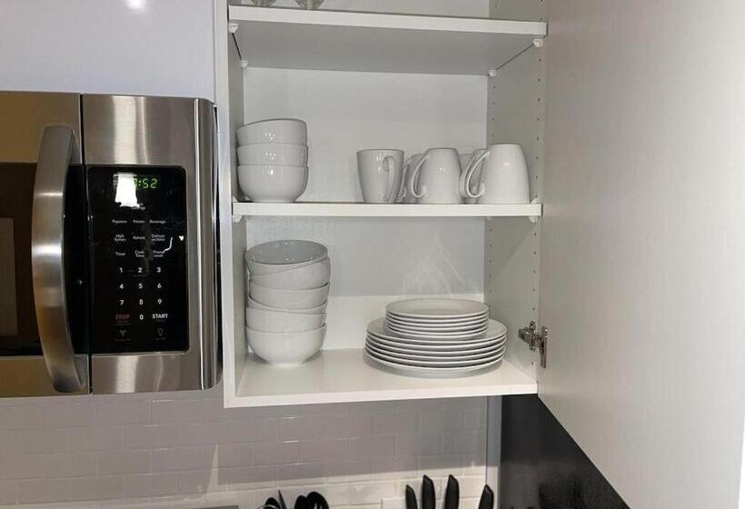 带1个卧室的公寓, Full Kitchen Youtubetv Smart Locksking Bedtop Fl