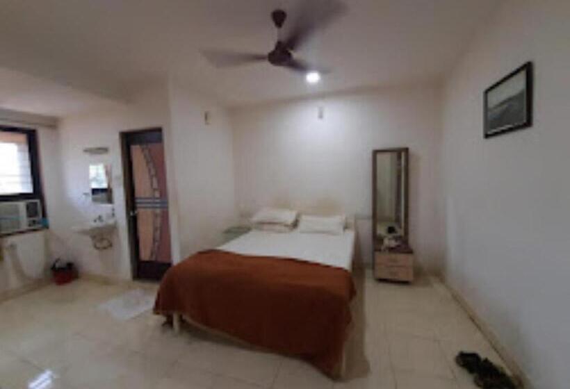 غرفة قياسية, Dona Dawli & Taraai Rest House, Shiroda