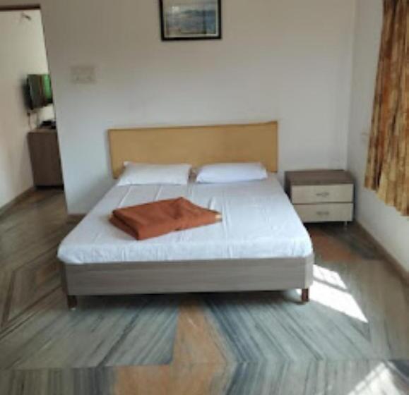 غرفة قياسية, Dona Dawli & Taraai Rest House, Shiroda