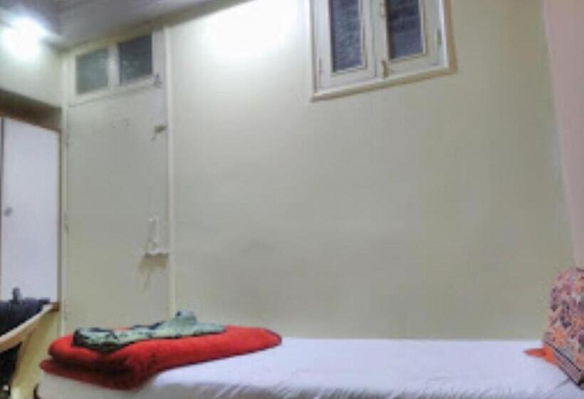 스탠다드 룸, Dwarkamai, Dhule