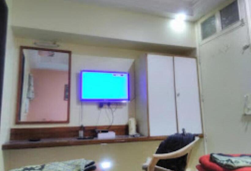 스탠다드 룸, Dwarkamai, Dhule