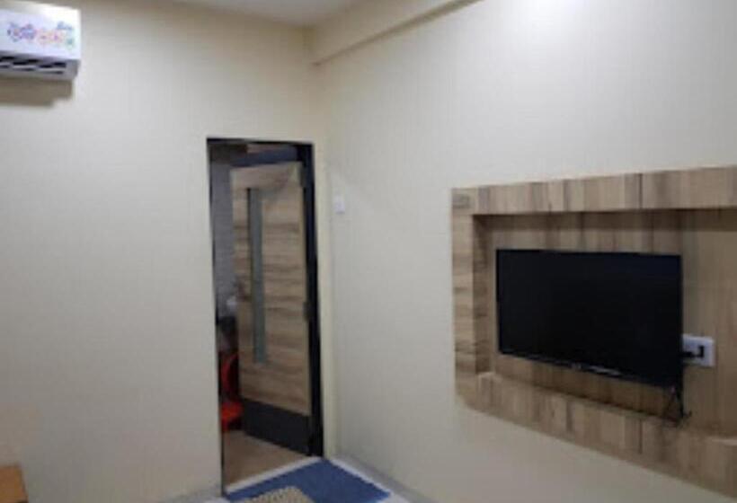 스탠다드 룸 킹사이즈 침대, Dwarkamai, Dhule