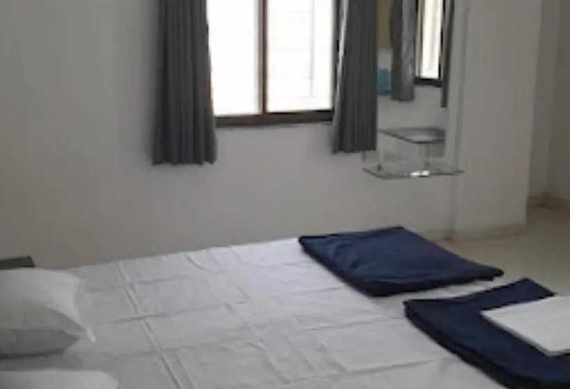 デラックスルーム, Gulati Suites Washim