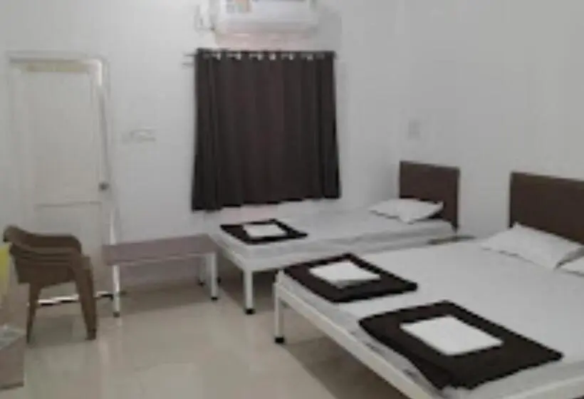 デラックストリプルルーム, Gulati Suites Washim