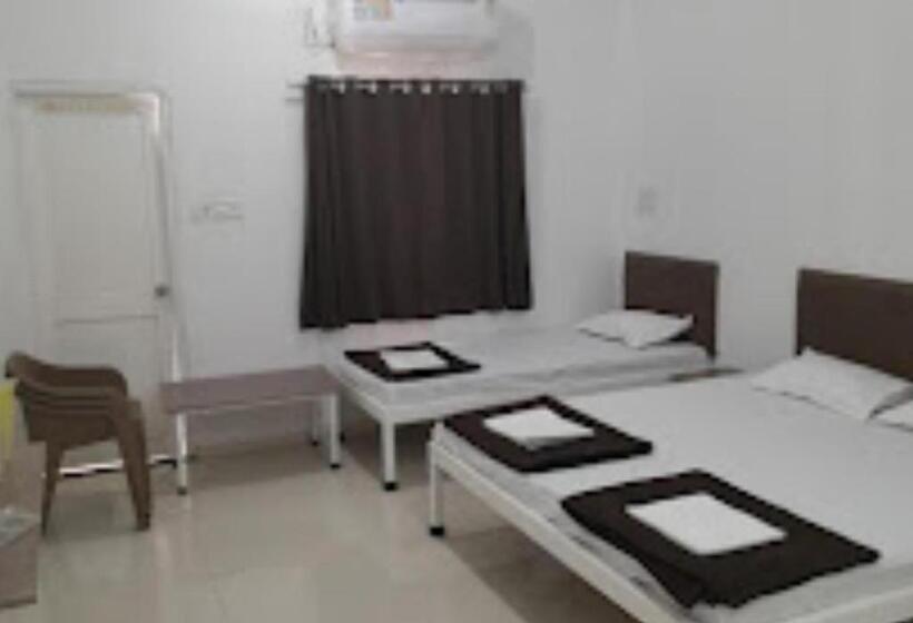 标准三人间, Gulati Suites Washim