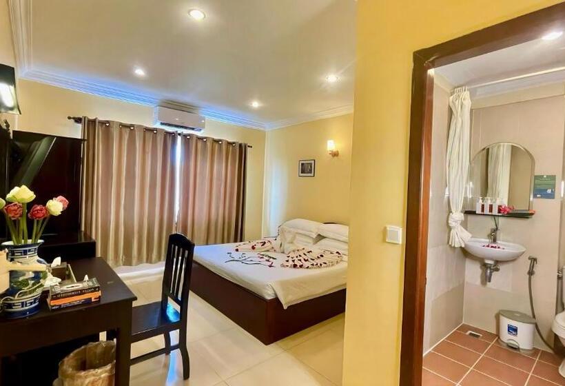 اتاق لوکس با چشم‌انداز استخر, Harmony Indochine D Angkor