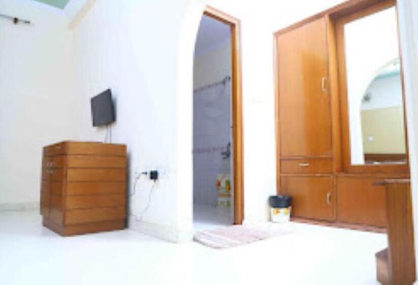 Номер Deluxe, Parmarth Nikunj, Vrindavan