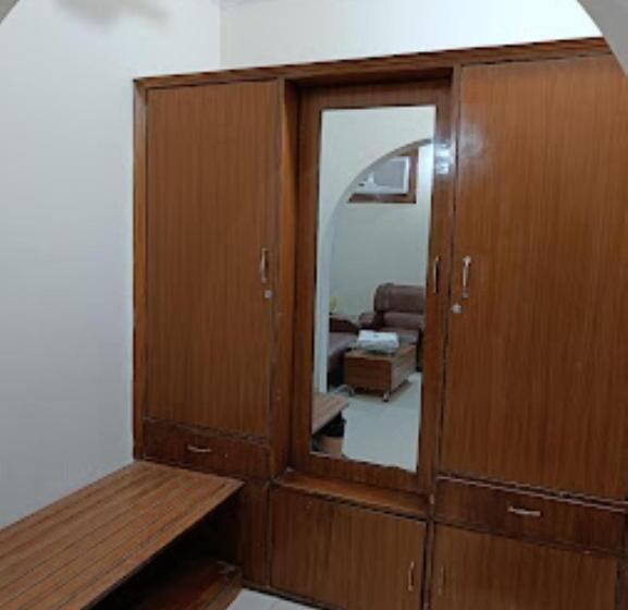 Номер Deluxe, Parmarth Nikunj, Vrindavan