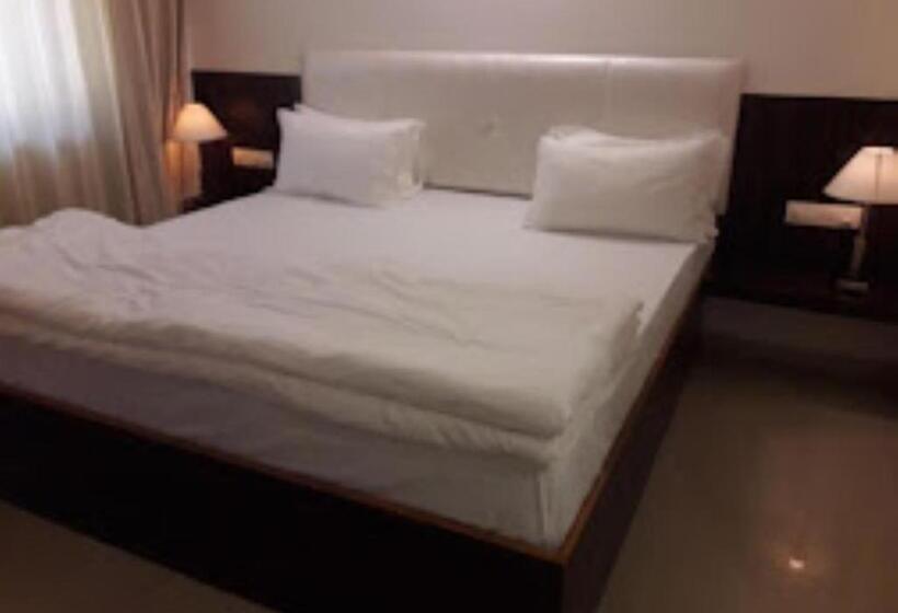 חדר דלוקס, Saileela Osmanabad