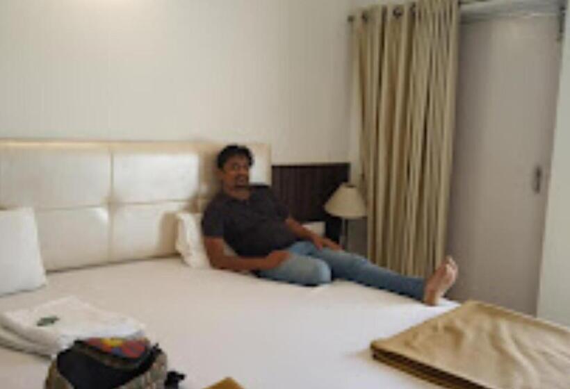 חדר דחוקס עם מיטת קינג, Saileela Osmanabad