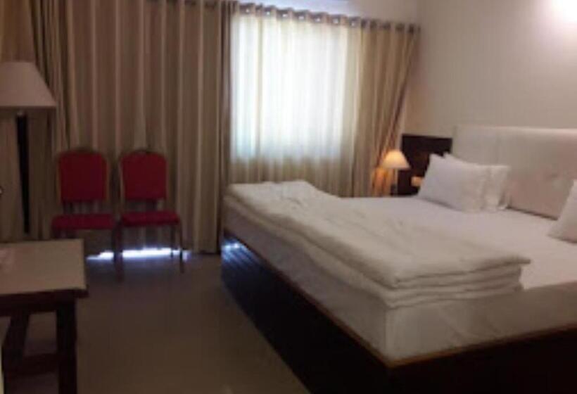 חדר דחוקס עם מיטת קינג, Saileela Osmanabad