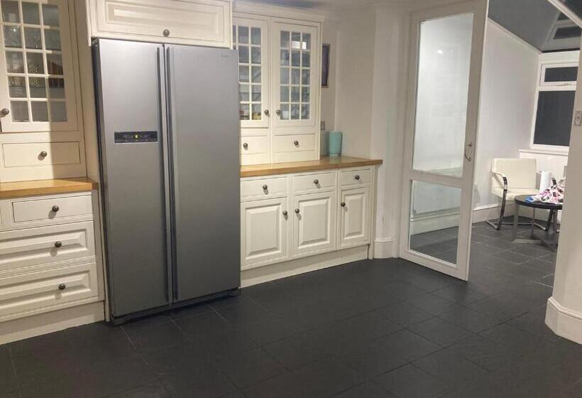 带大床的标准间, Luxury Guest House