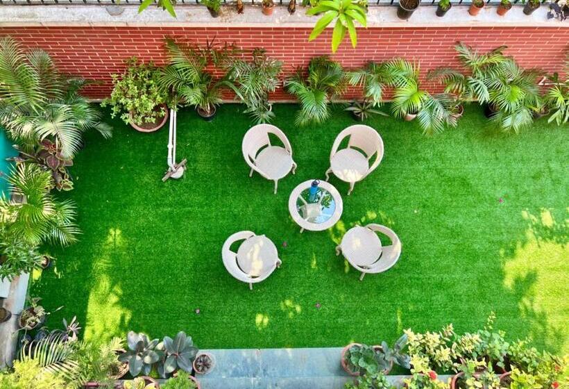 اتاق استاندارد با چشم‌انداز باغ, Vedas 13 Stay S