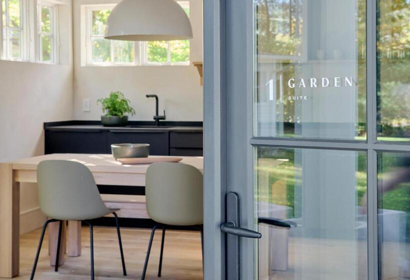 דירת חדר נוף לגינה, 9 Academy