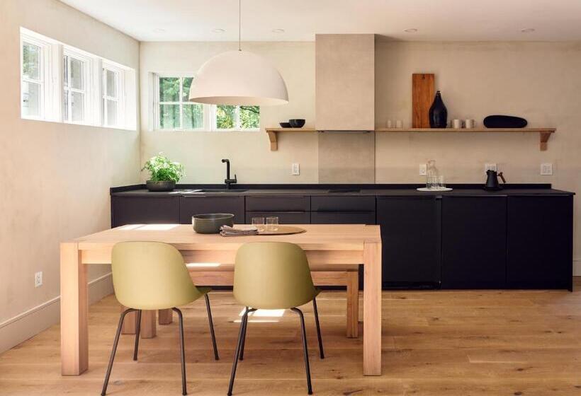 דירת חדר נוף לגינה, 9 Academy