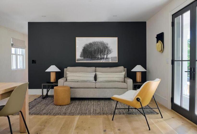 דירת חדר נוף לגינה, 9 Academy