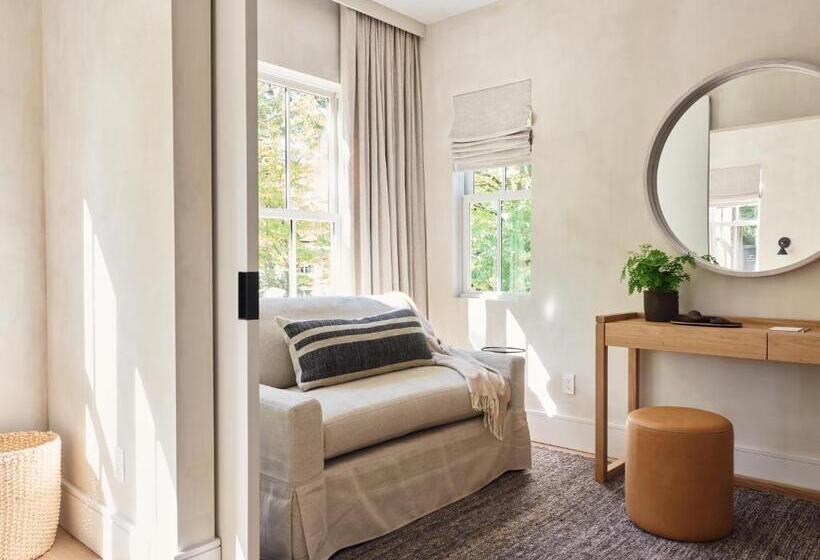 דירת חדר דלוקס, 9 Academy