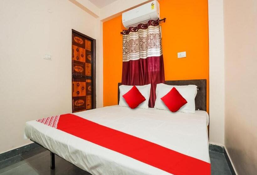 トリプルクラシックルーム, Oyo Anand Lodging & Restaurant