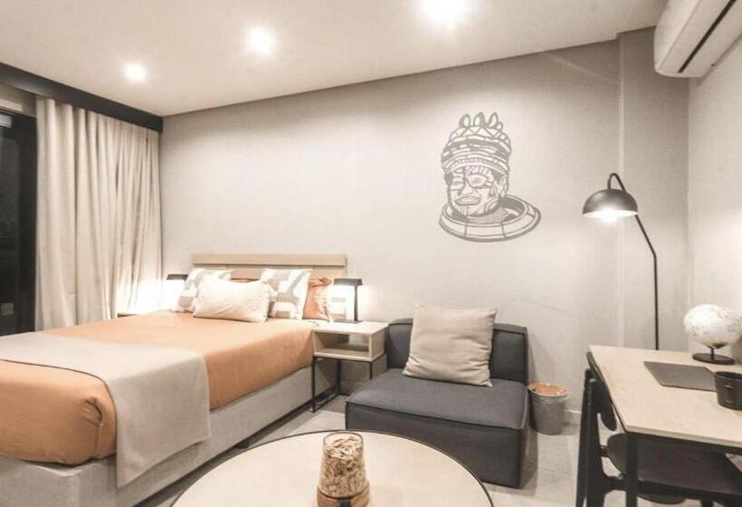 Студио Стандарт с Балконом, Sandton Studio Luxury, Comfort & Unique Stay