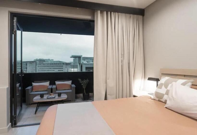 Студио Стандарт с Балконом, Sandton Studio Luxury, Comfort & Unique Stay