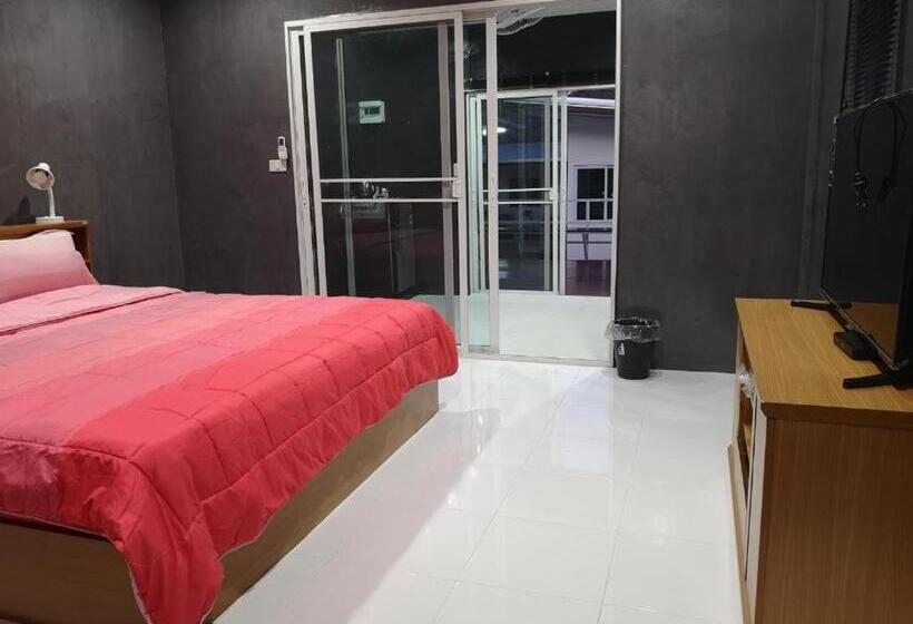 Quarto standart com terraça, Baan Sabaijai Viking Home