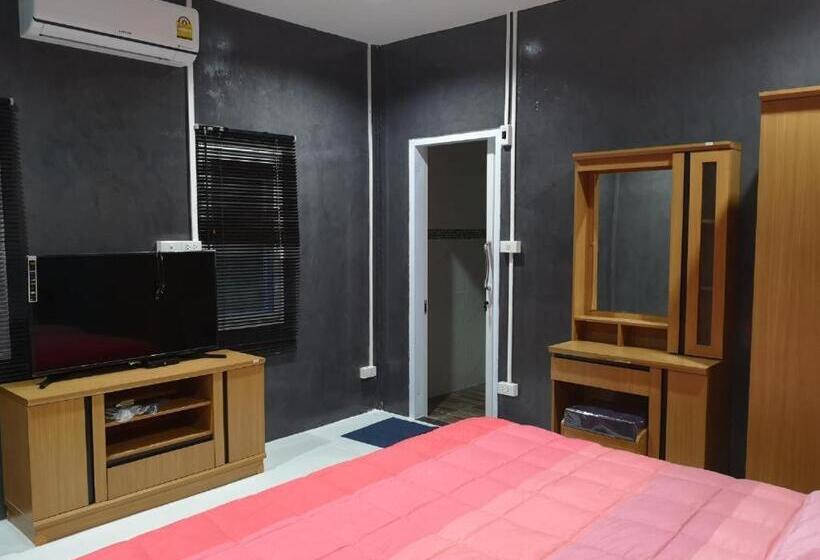 Quarto standart com terraça, Baan Sabaijai Viking Home