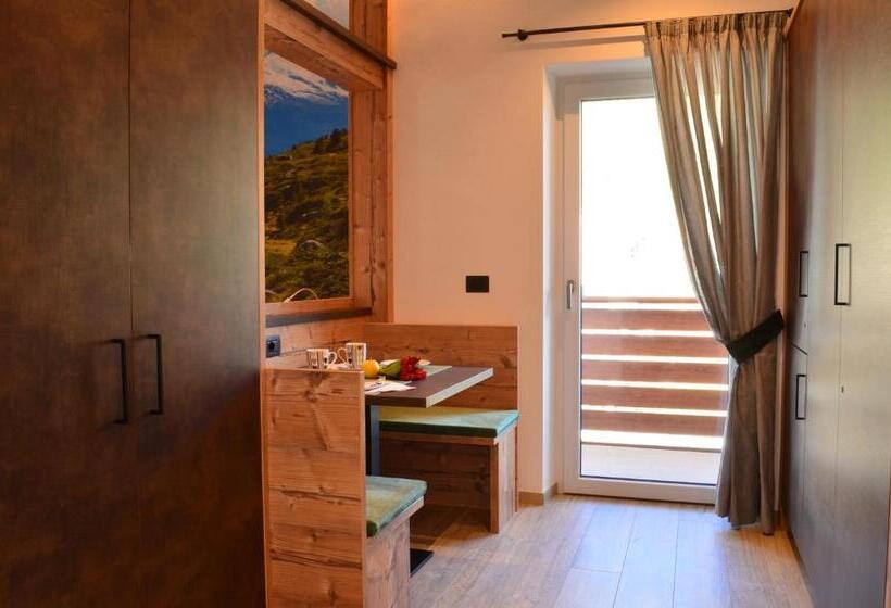 带山景的高级间, Aria Alpina Guest House Affittacamere