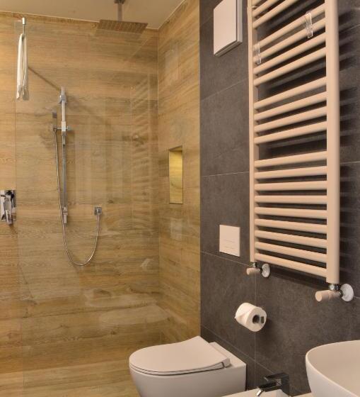 带阳台标准四人间, Aria Alpina Guest House Affittacamere
