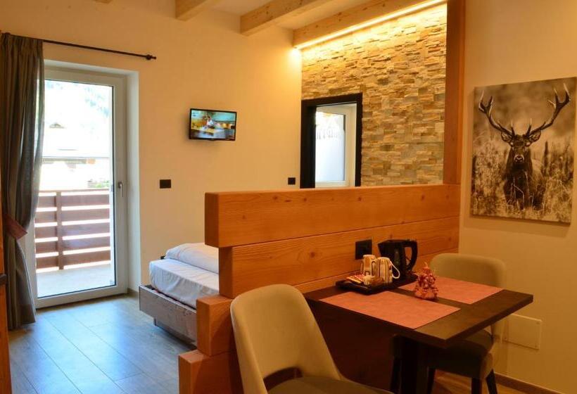 غرفة ديلوكس مزودة بشرفة, Aria Alpina Guest House Affittacamere