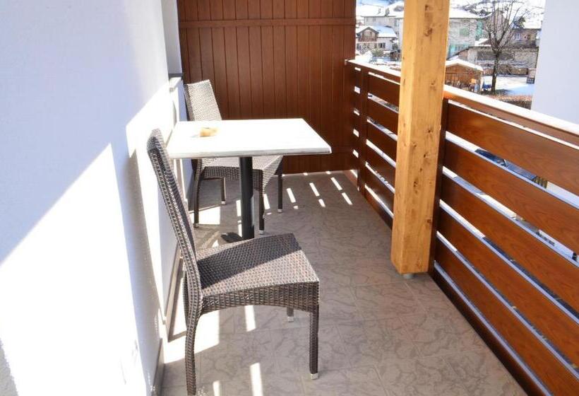 带阳台的豪华间, Aria Alpina Guest House Affittacamere