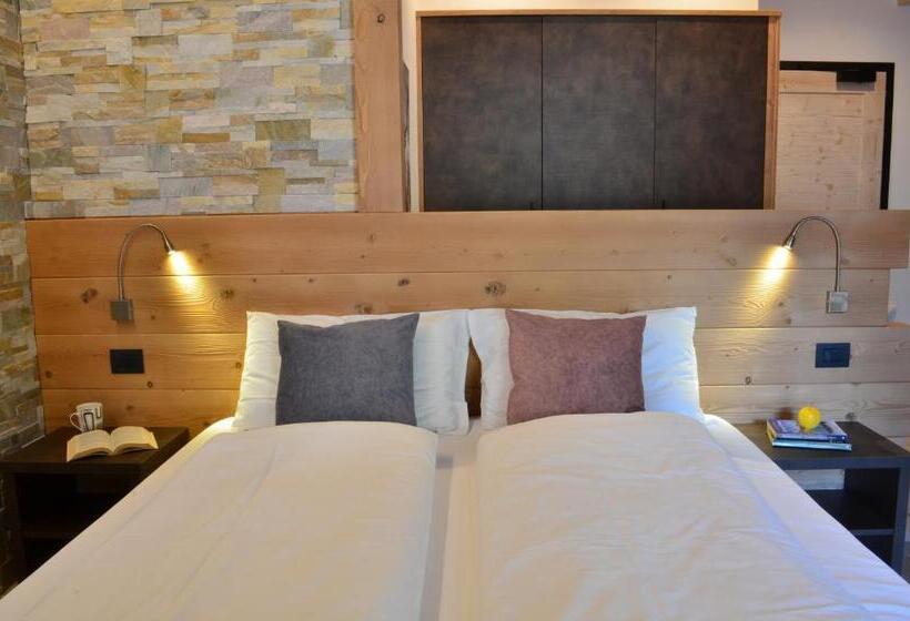 غرفة ديلوكس مزودة بشرفة, Aria Alpina Guest House Affittacamere