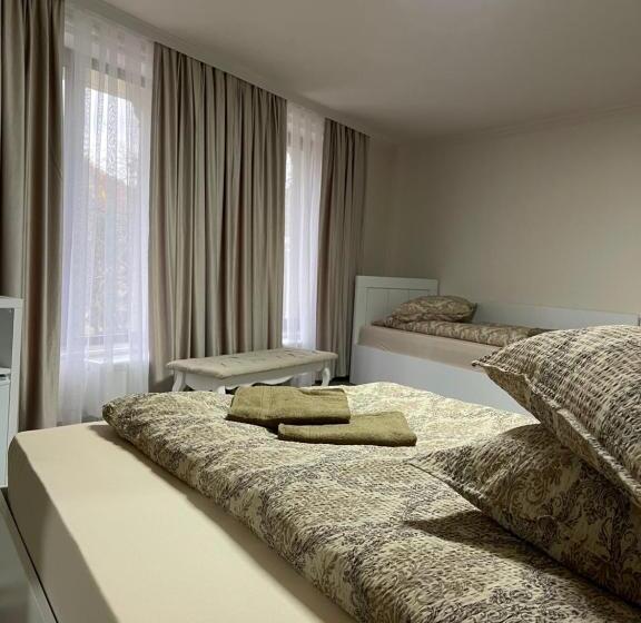 غرفة قياسية ثلاثية, Conacul Peștera Urșilor