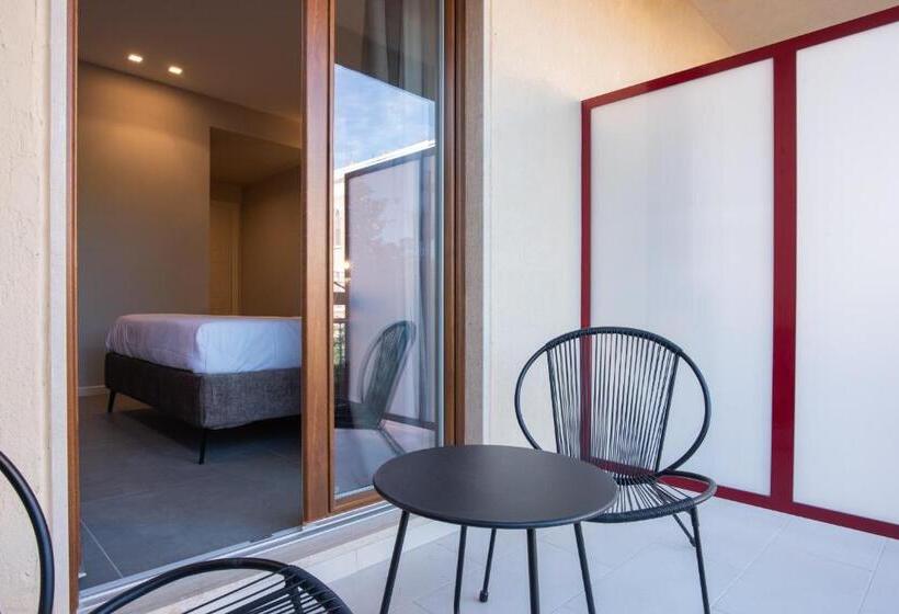 חדר סטנדרט לשלושה עם מרפסת, Il Pumo   Apulian Rooms Bari Savoia