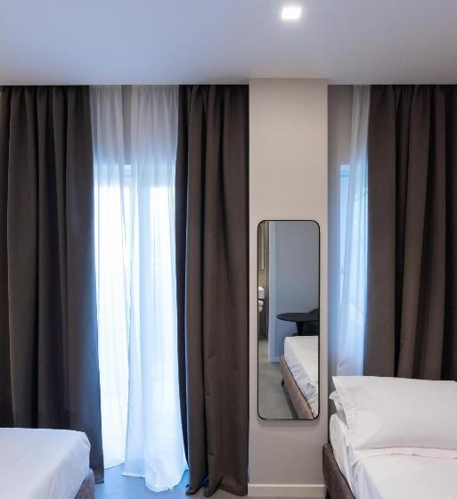 חדר סטנדרט לשלושה עם מרפסת, Il Pumo   Apulian Rooms Bari Savoia