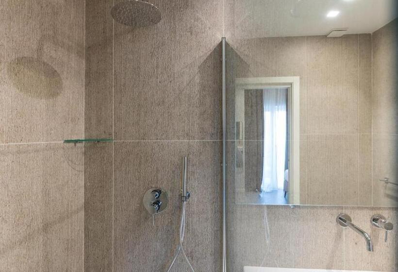 חדר סטנדרט לשלושה עם מרפסת, Il Pumo   Apulian Rooms Bari Savoia