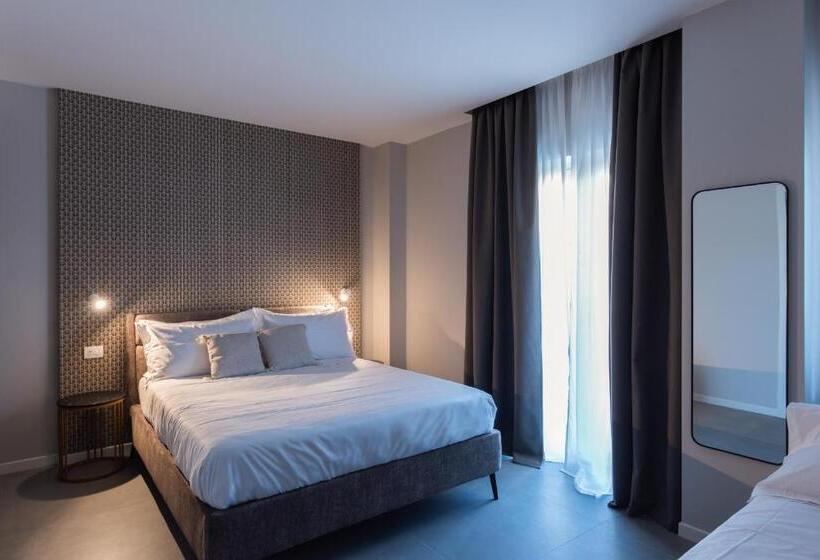 חדר סטנדרט לשלושה עם מרפסת, Il Pumo   Apulian Rooms Bari Savoia