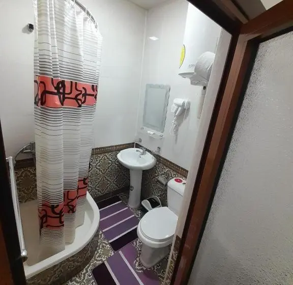 اتاق لوکس سه تخته, Ravshan Guest House