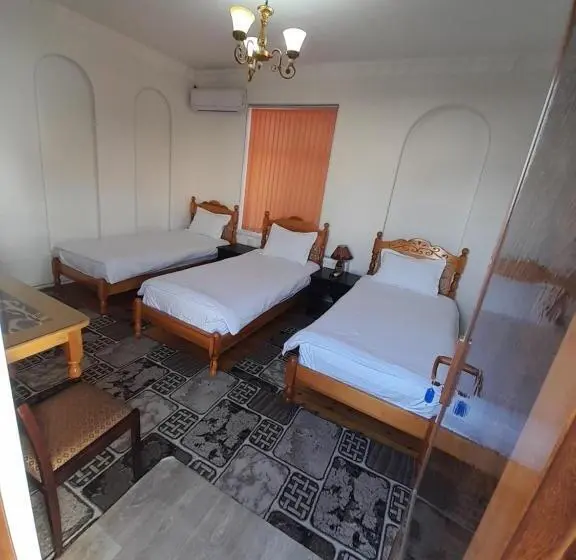 اتاق لوکس سه تخته, Ravshan Guest House