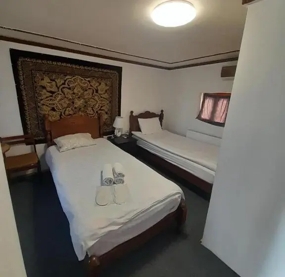 اتاق لوکس سه تخته, Ravshan Guest House