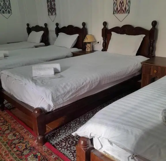 اتاق لوکس چهار تخته, Ravshan Guest House