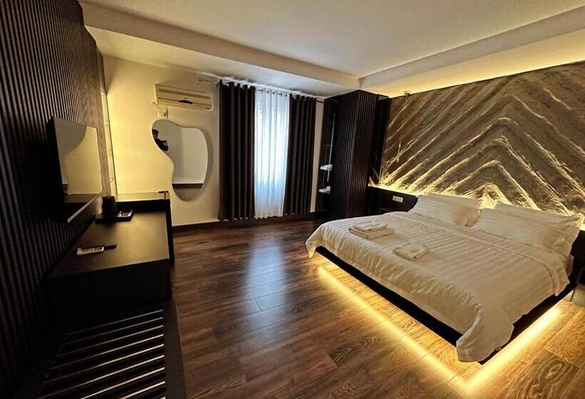 اتاق لوکس, Tirana Central Rooms