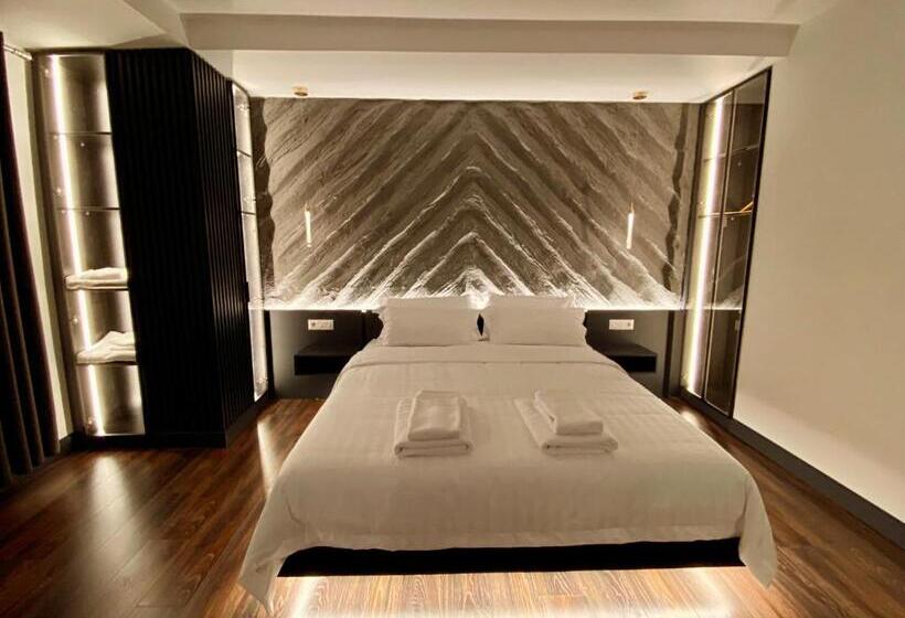 اتاق لوکس, Tirana Central Rooms