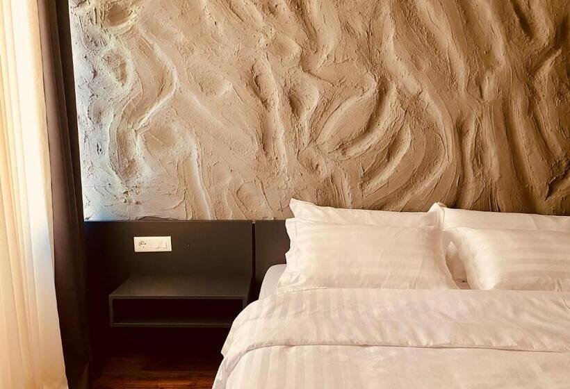 اتاق لوکس, Tirana Central Rooms