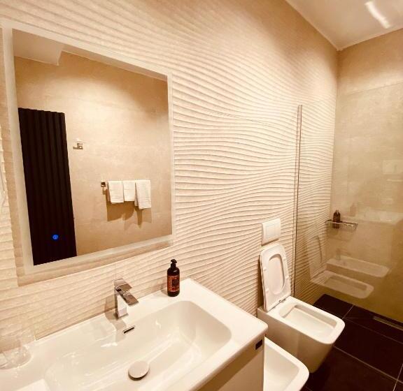 اتاق لوکس, Tirana Central Rooms