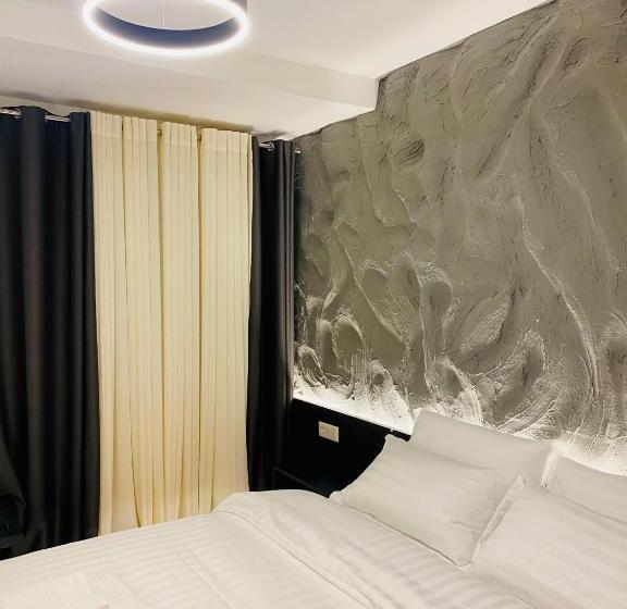 اتاق لوکس, Tirana Central Rooms