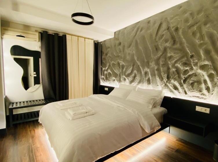 اتاق لوکس, Tirana Central Rooms