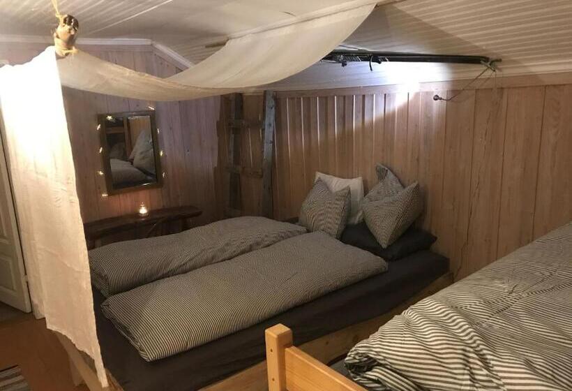 Четырехместный Номер Стандарт, Jrocksvilla