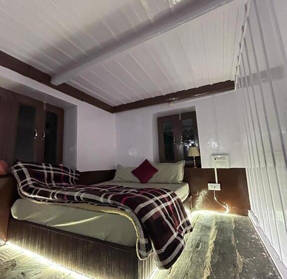 اتاق استاندارد چهار تخته, The Hidden Dorf Cottage