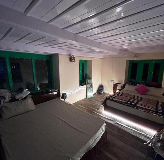 اتاق استاندارد چهار تخته, The Hidden Dorf Cottage