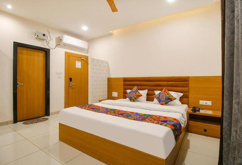 חדר אקזקיוטיב לשלושה, Fabhotel The Gravity Inn